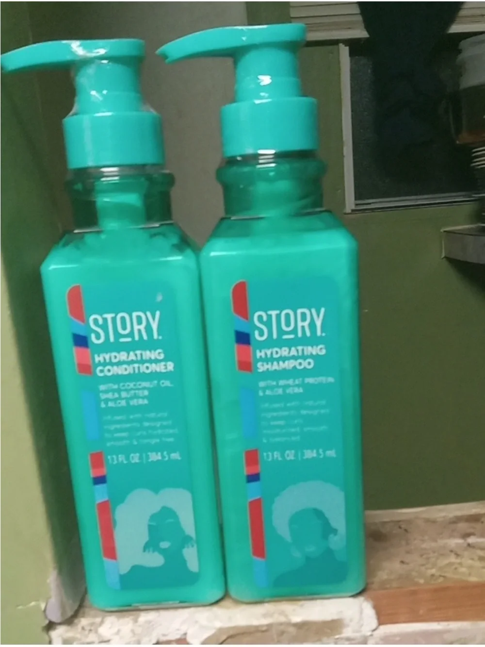 STORY Hydrating Shampoo & conditioner in teal. Moisturizing formula